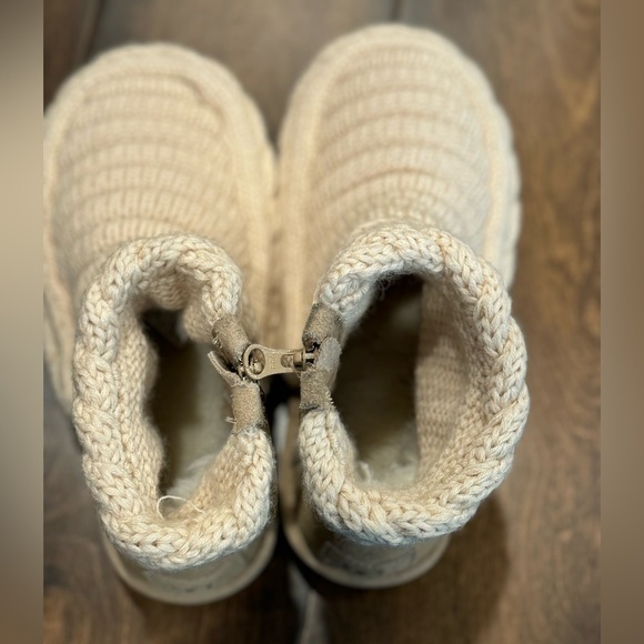 UGG Classic Mini Chunky Knit Boots NWOT - Picture 10 of 16